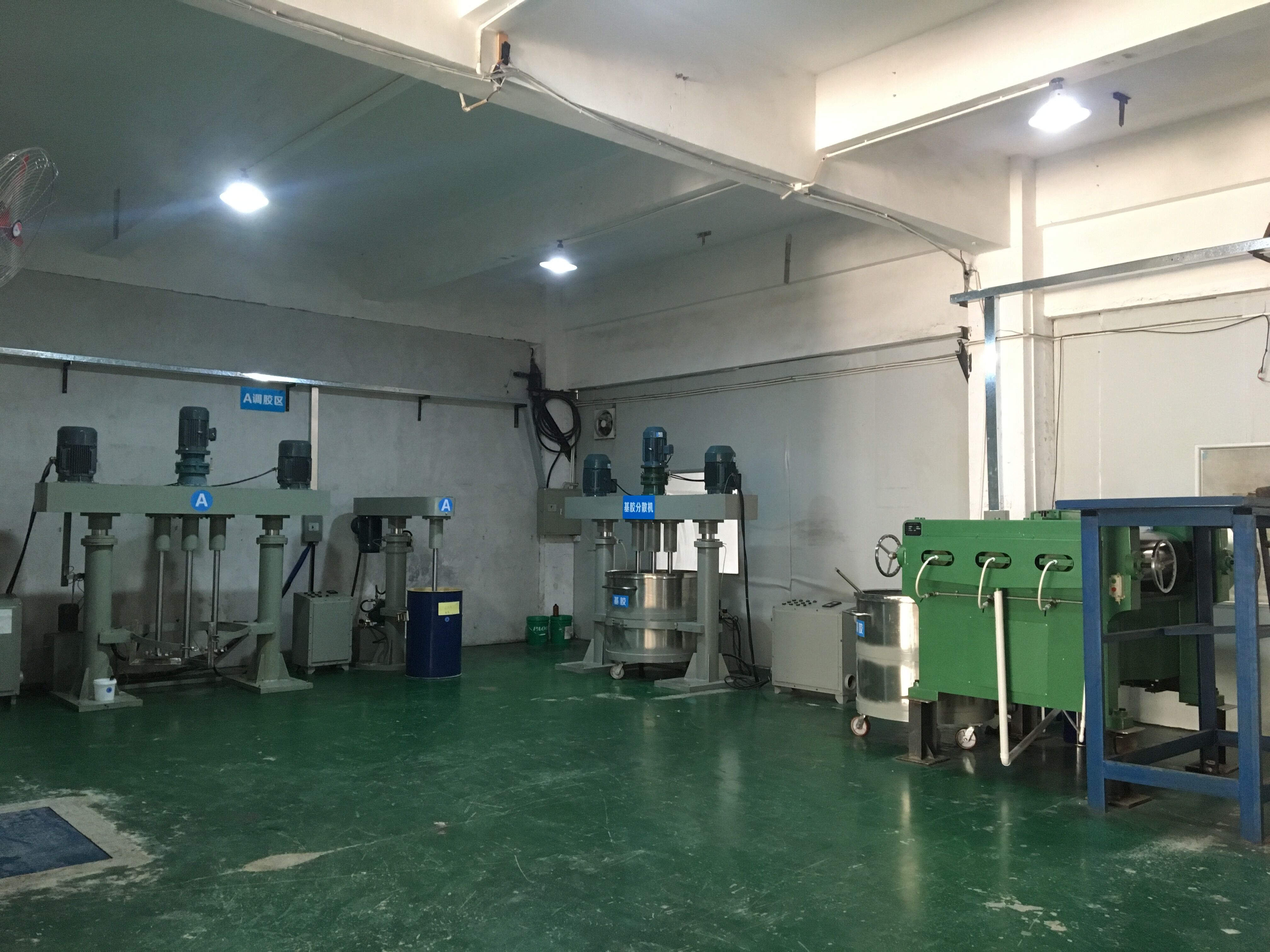 液體硅膠原資料出產廠家 液體硅膠出產裝備